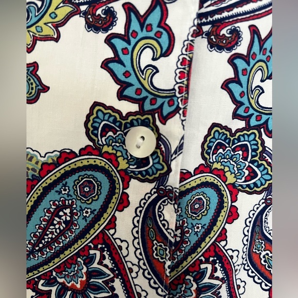 Foxcroft NYC, 20W Shaped and Paisley design White with Red/Blue/Sage. - Picture 2 of 4